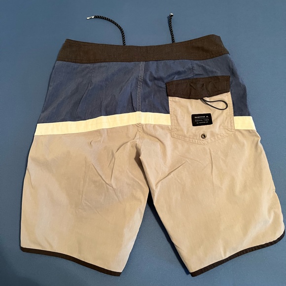 Quicksilver swim trunks - Picture 2 of 3